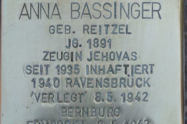 Stolperstein fr Anna Bassinger vor Hauptstr. 233