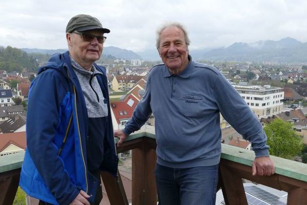 v.l.n.r.: Die beiden Storchenbetreuer Manfred Wssner und Hans Peter Rieder