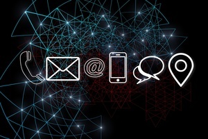 Kontaktsymbole mit Kopfhrer, Brief, whatsapp, Handy, sms in weier Strichzeichnung auf schwarzem Hintergrund