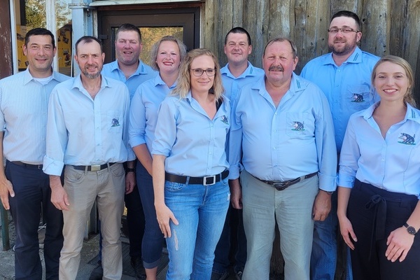 Foto 1: Der TVD-Vorstand mit B&uuml;rgermeister Markus Hollemann