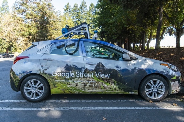 Google Street View Fahrzeug mit Aufnahmegerten. Foto: Daniel und Jacob Fernandez / Pixabay