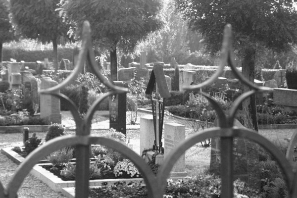 Grber Friedhof Denzlingen, Foto schwarz-wei