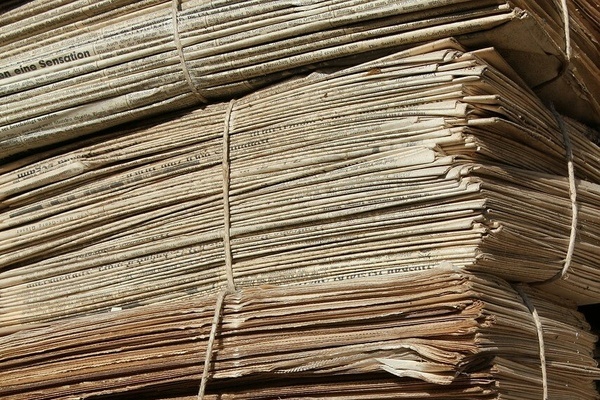 Gebündeltes Altpapier Gebündeltes Altpapier