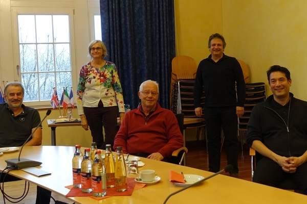 Verabschiedung von Walter Ott im Sitzungszimmer, v.l.n.r. Matthias Schubien, Cornelia Günter, Walter Ott, Markus Nübling, Bürgermeister Markus Hollemann Verabschiedung von Walter Ott im Sitzungszimmer, v.l.n.r. Matthias Schubien, Cornelia Günter, Walter Ott, Markus Nübling, Bürgermeister Markus Hollemann