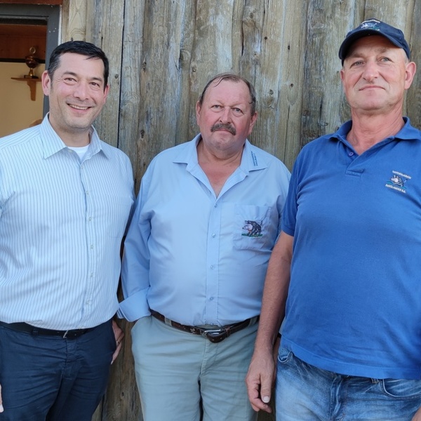 Foto 2 v.l.n.r.: Brgermeister Markus Hollemann mit dem langjhrigen Vorsitzenden Martin Schlegel und 1. Vorstand Herbert Schwaab 